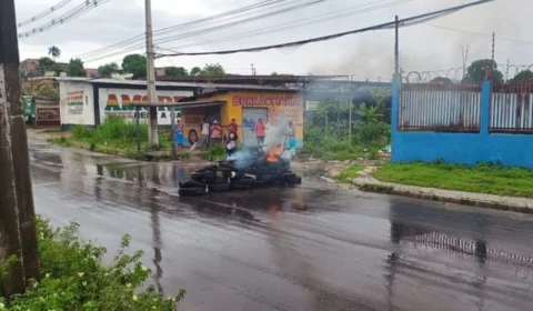 ‘A chuva está levando minha casa’, diz morador em protesto no bairro Santa Etelvina