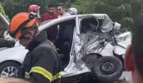 Colisão entre dois carros na BR-174 deixa um morto em Manaus