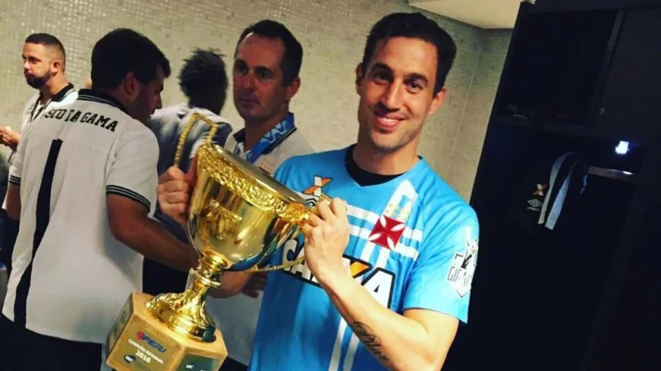 Vasco faz postagem e parabeniza Martín Silva