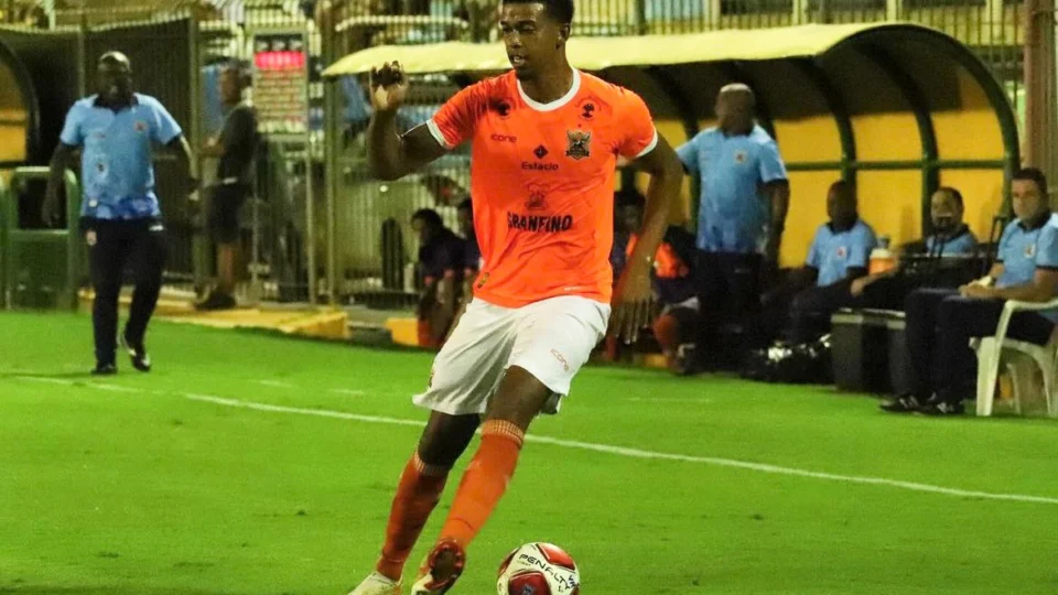 Flamengo contrata atacante Carlinhos junto ao Nova Iguaçu