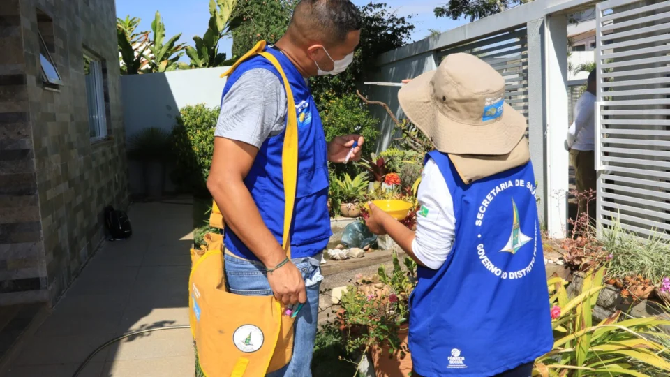 ACS atua no eixo de informação e prevenção a dengue no DF