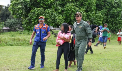 Dois indígenas e um bebê são resgatados em aldeia afetada por enchentes no AC