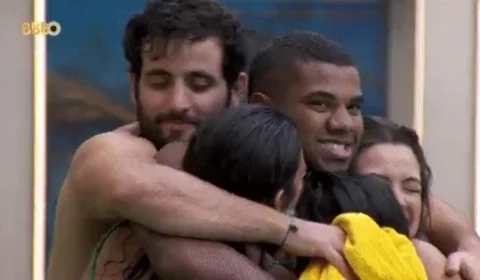 BBB 24: grupo Fadas cumpre promessa e pula sem roupa na piscina