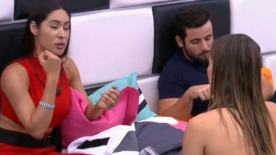 Beatriz dispara para Isabelle e Matteus no BBB 24: “Sinto um clima aí”