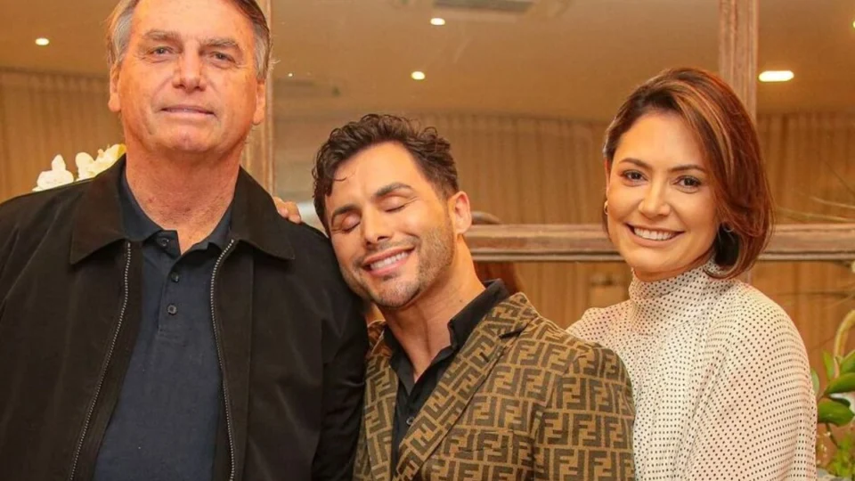 Perfume de Bolsonaro? Maquiador de Michelle explica nova ideia