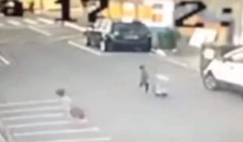 VÍDEO: crianças de três anos fogem de creche em Balneário Camboriú; assista