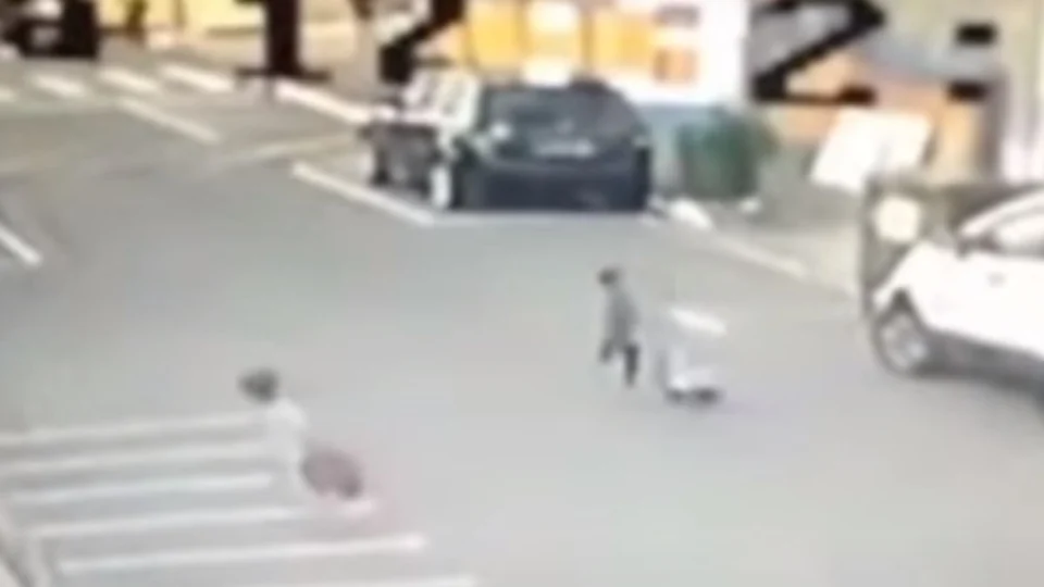 VÍDEO: crianças de três anos fogem de creche em Balneário Camboriú; assista