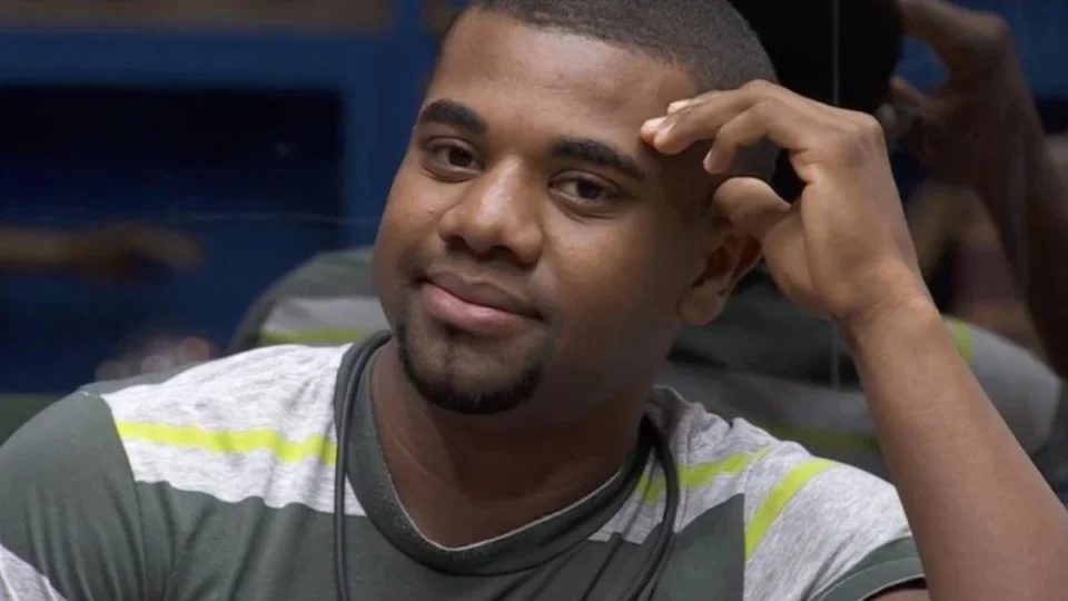 BBB 24: mãe de Davi explica rumor sobre festa organizada por políticos