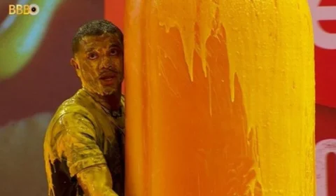 Davi tenta persuadir Beatriz a desistir da Prova do Líder e leva invertida