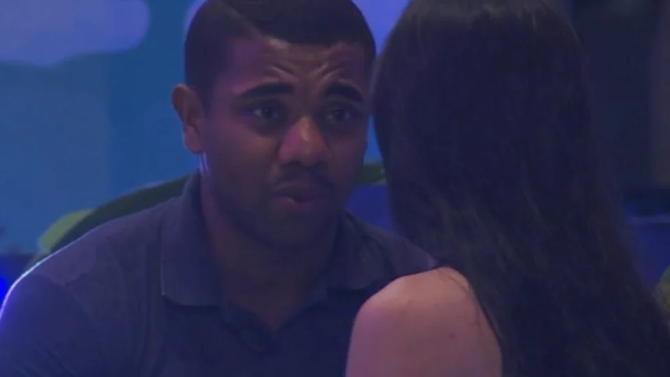 BBB 24: Davi se emociona e faz declaração para aliada na festa