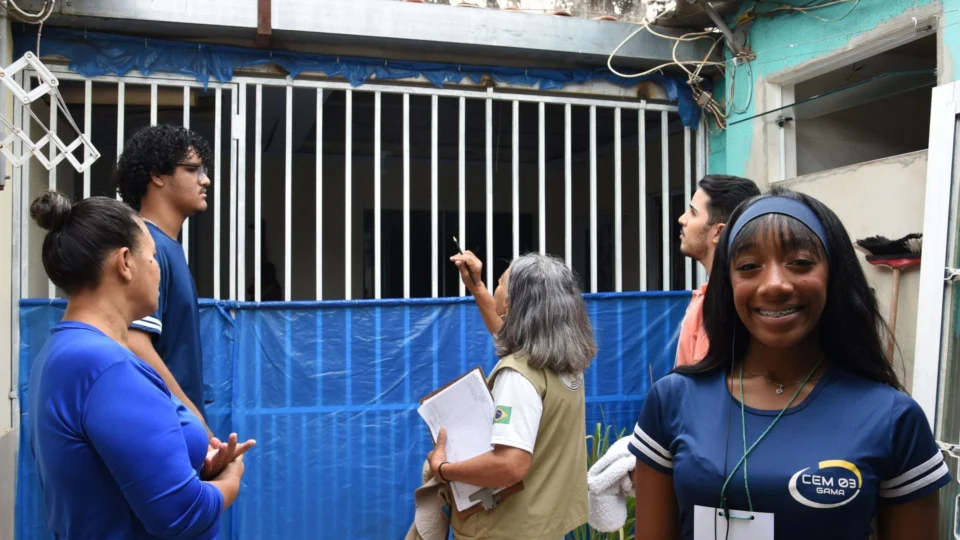 Alunos do DF participam na prática do combate à dengue