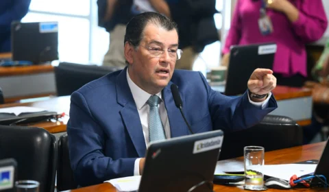 Eduardo Braga vota a favor da criminalização do porte de drogas