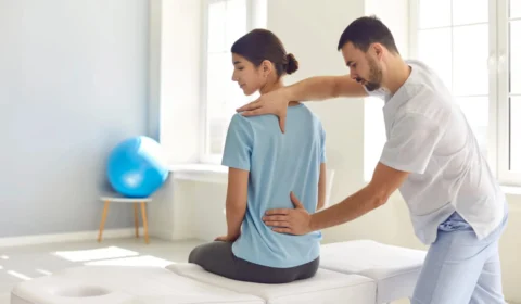 Enxaqueca e dores na coluna: saiba como a fisioterapia pode ajudar