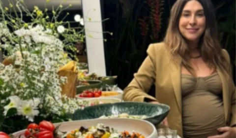 Fernanda Paes Leme posa nua e exibe barrigão da gravidez