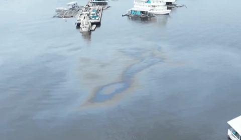 Tarumã-Açu: mancha é encontrada no rio após retirada de flutuantes em Manaus