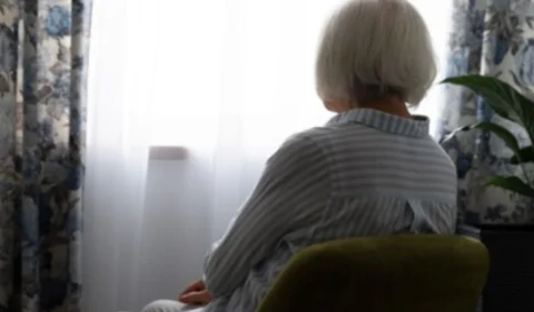 “Bebê de pedra”: idosa descobre feto calcificado na barriga e tem fim trágico