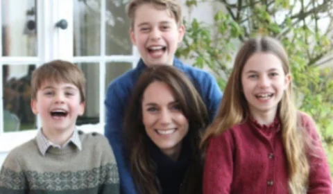 Kate Middleton assume ter editado foto ao lado dos filhos e se retrata