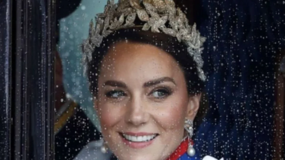 Como está Kate Middleton após foto editada gerar teorias da conspiração?