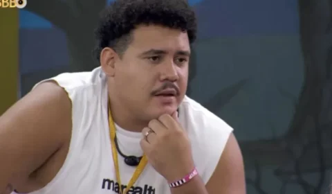 Sem saber que está solteiro, Lucas volta a falar da esposa no BBB 24
