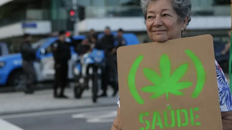 PEC sobre porte de drogas chega ao plenário nesta terça (19)