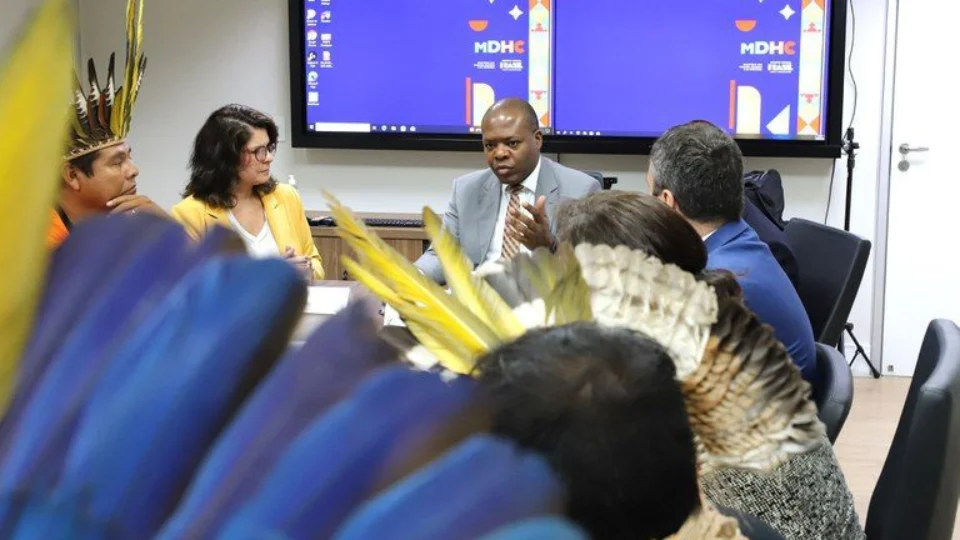 Em reunião com indígenas, ministro afirma ser contra o marco temporal