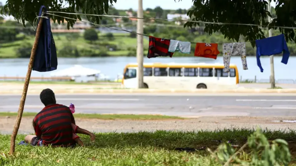 Governo do DF inicia plano para reduzir população de rua