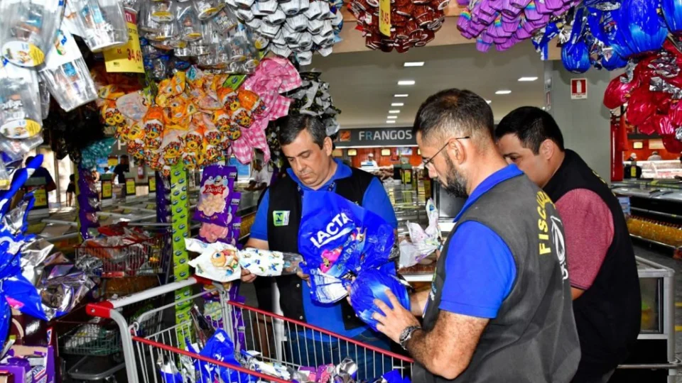 Operação ‘Páscoa’ fiscaliza produtos tradicionais da época, em Manaus