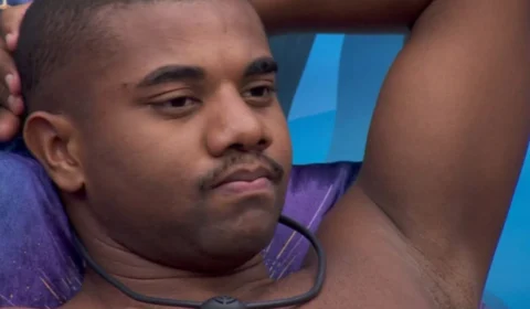 Davi é vaiado e acusado de não cumprimentar fãs em festa; veja