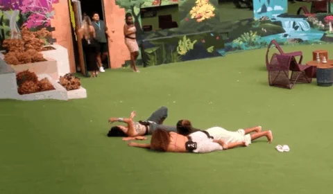 ‘Solteiro e ex-bbb’: Pitel e Fernanda debocham de Buda após ausência de Camila
