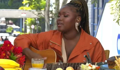 Raquele canta ao vivo no café com Ana Maria Braga; assista