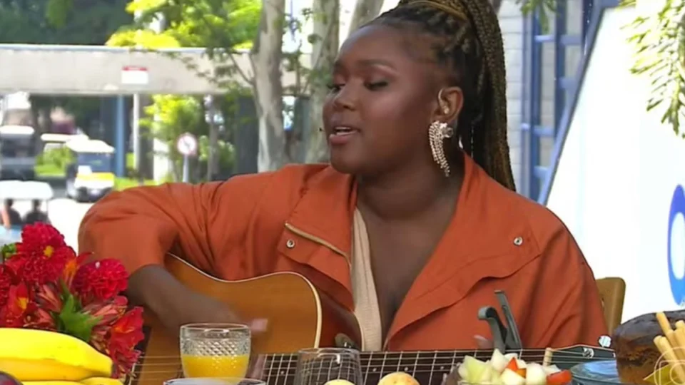 Raquele canta ao vivo no café com Ana Maria Braga; assista