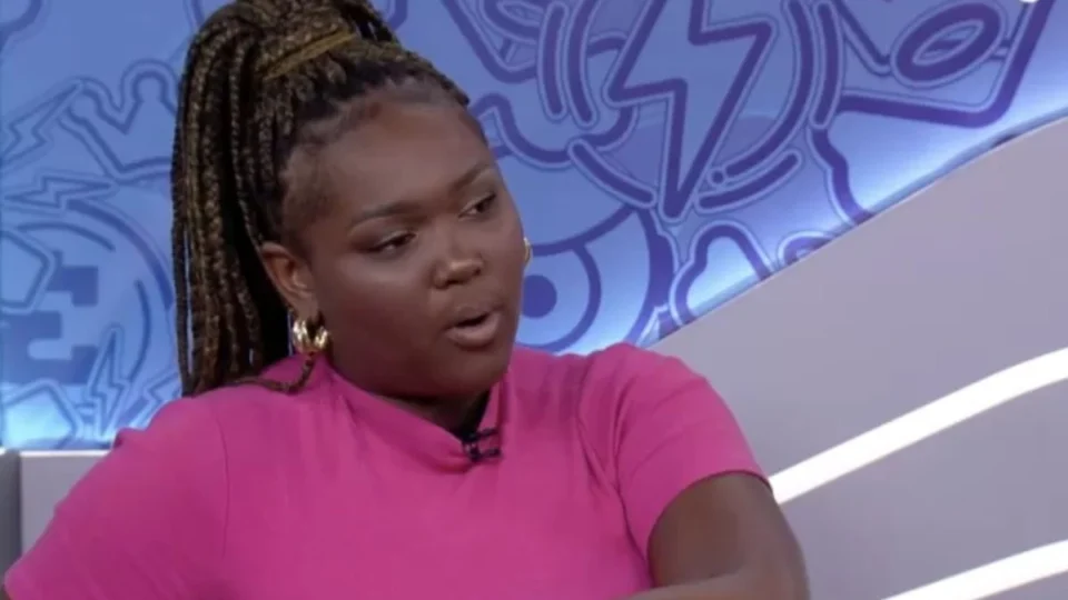 Raquele diz que pretende fazer uma cirurgia e explica motivo