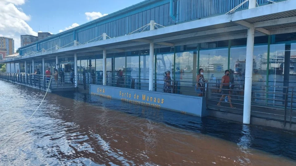 Rio Negro sobe mais de 1 metro em fevereiro em Manaus