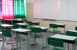 48% dos alunos não terminam ensino fundamental na idade certa