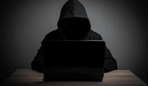 Hacker suspeito de invadir e tentar vender dados da Polícia Federal é preso
