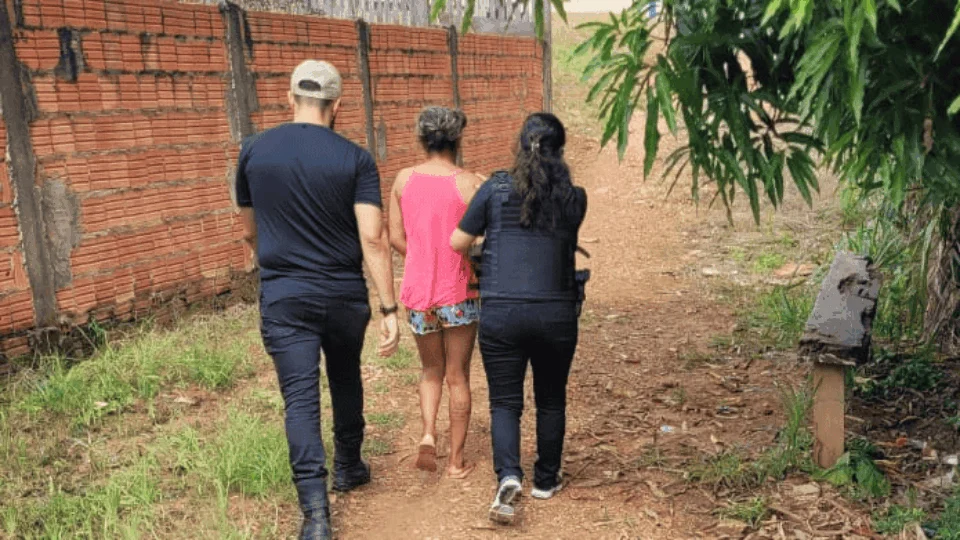 Mãe é presa suspeita de agressão e omissão após morte de bebê no AC