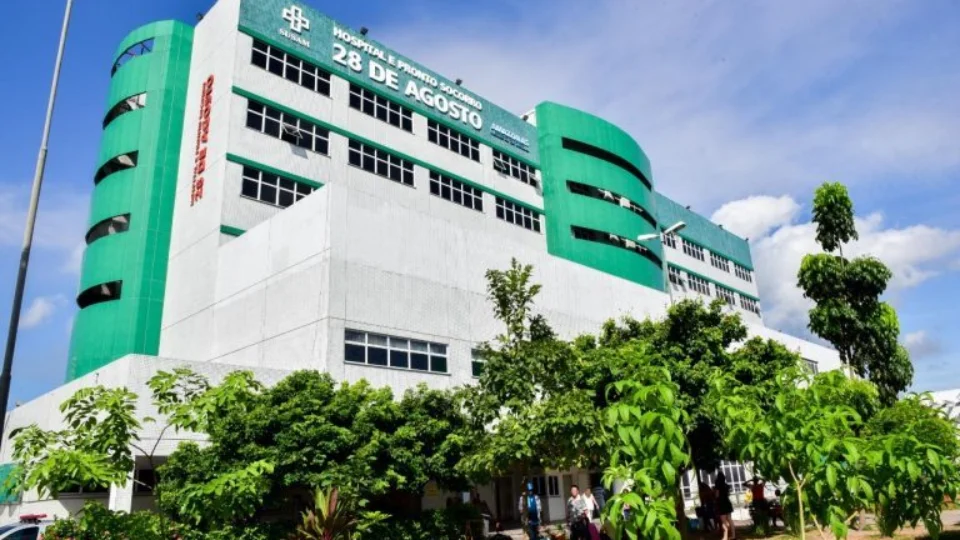 Mulher é deixada com cápsulas de cocaína no intestino em frente a hospital de Manaus