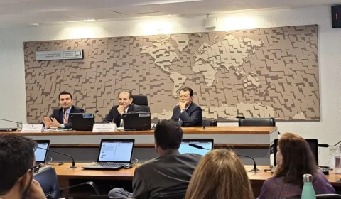 ‘O custo da aviação doméstica é algo impraticável’, diz Eduardo Braga