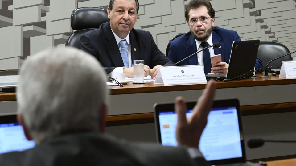 Senadores do Amazonas são vítimas de golpes no WhatsApp