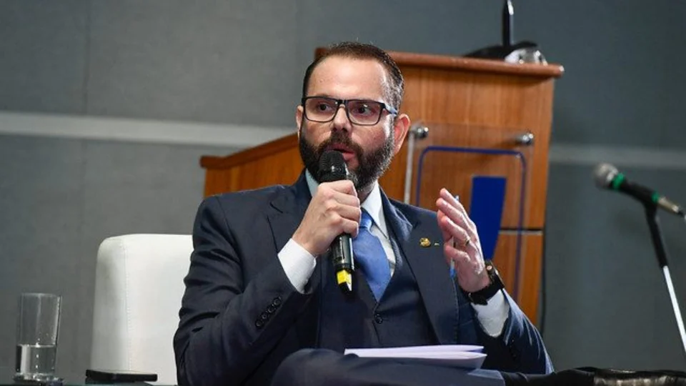 TSE adia julgamento sobre cassação de Jorge Seif