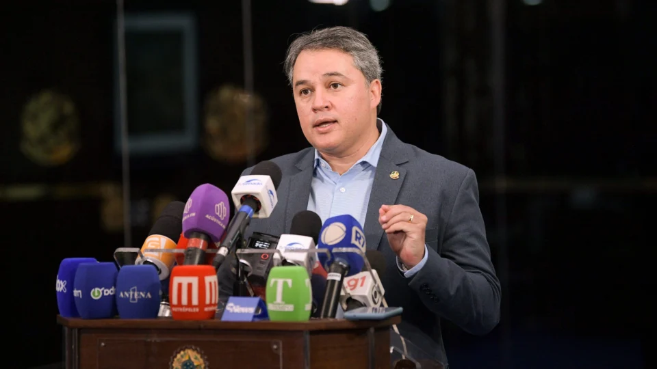 Plenário do Senado debate PEC das Drogas nesta segunda (15)