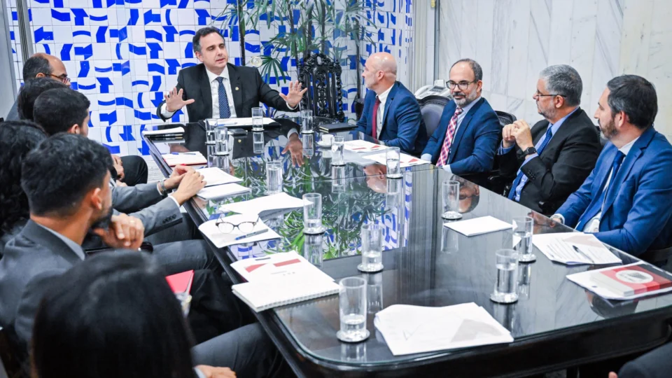 Pacheco se reúne com governadores para tratar de dívidas dos estados