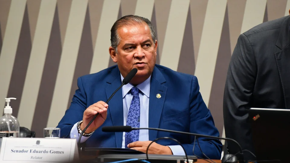 Eduardo Gomes alerta para regulação da inteligência artificial