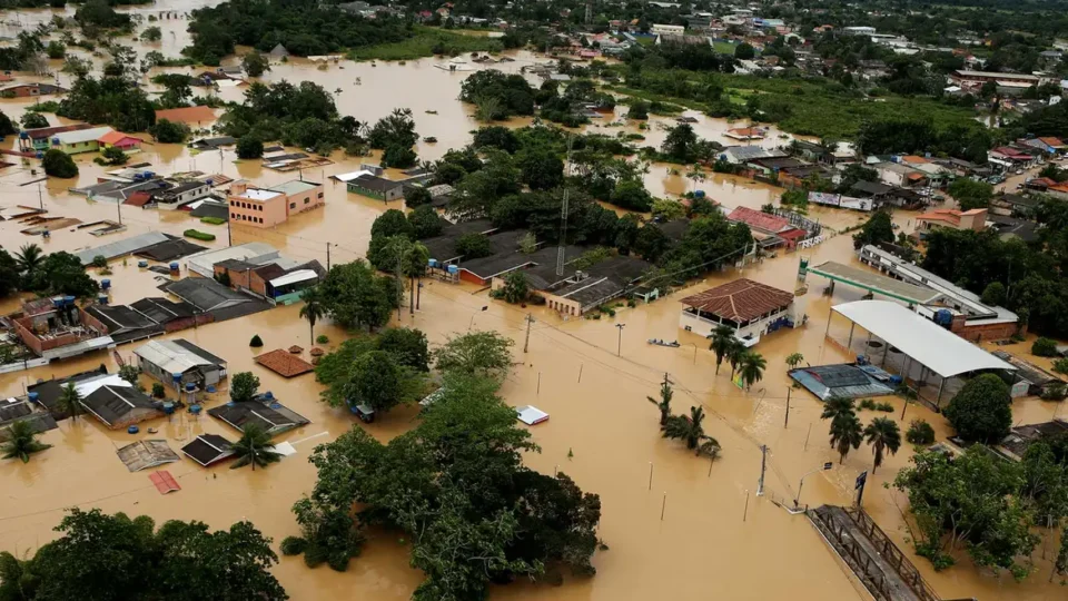 Diante de enchentes, governo analisa proposta de seguro-catástrofe