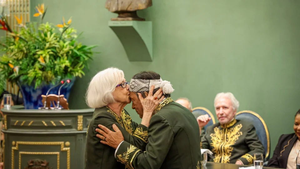 Ailton Krenak é o primeiro indígena a ocupar cadeira na ABL