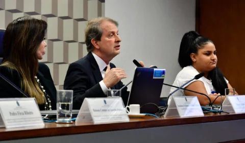 Cota para idosos nas universidades é debatida em Comissão do Senado  