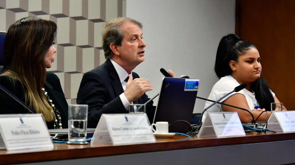 Cota para idosos nas universidades é debatida em Comissão do Senado  