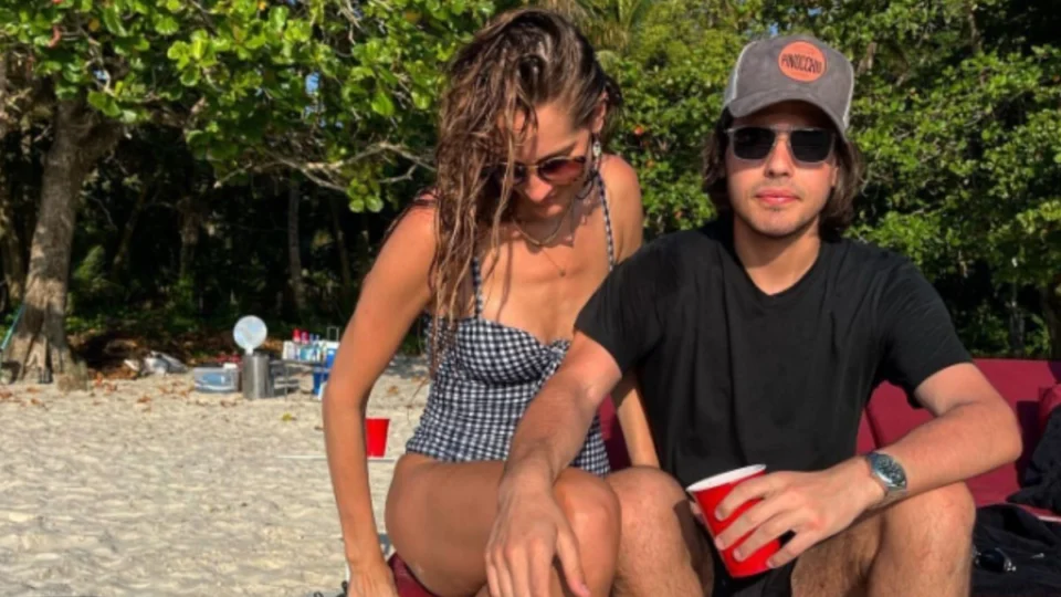 Ex-nora de Faustão é flagrada aos beijos com bilionário; descubra quem é