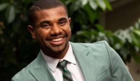 Davi aparece ao lado da família em mansão na Bahia