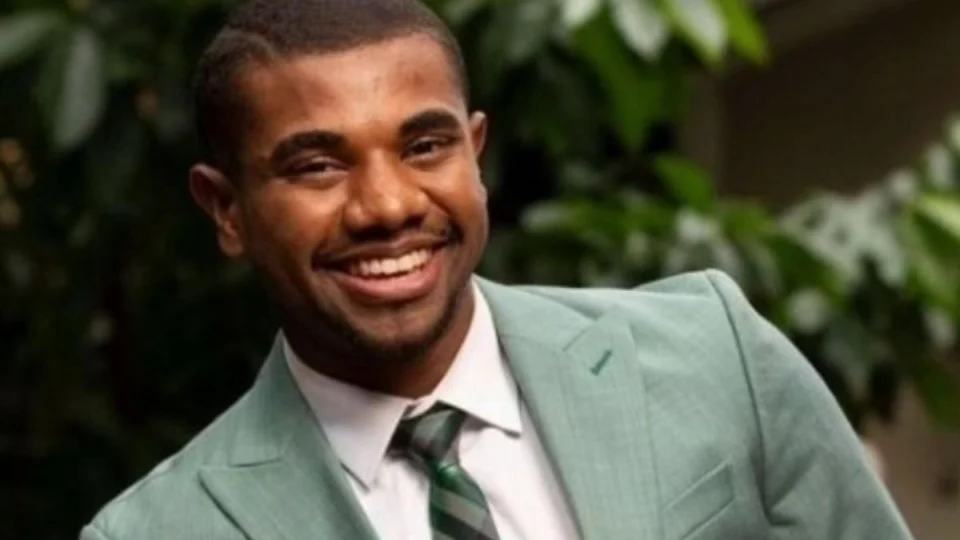 Davi aparece ao lado da família em mansão na Bahia